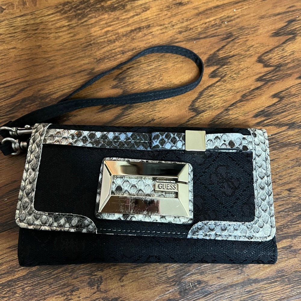 Guess Small Wallet - image 1